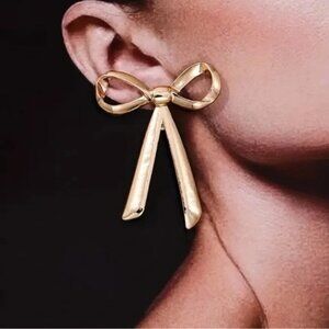 NWOT Palmer Gold Bow Statement Earrings